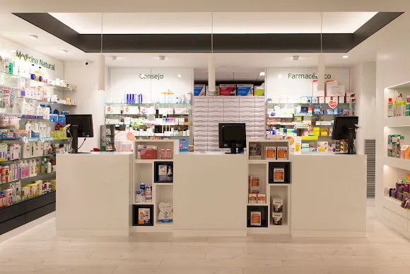 Farmacia Rebullón (Lda. Leonides Vázquez Fernández y Lda Alba Erea Rodríguez Vázquez))
