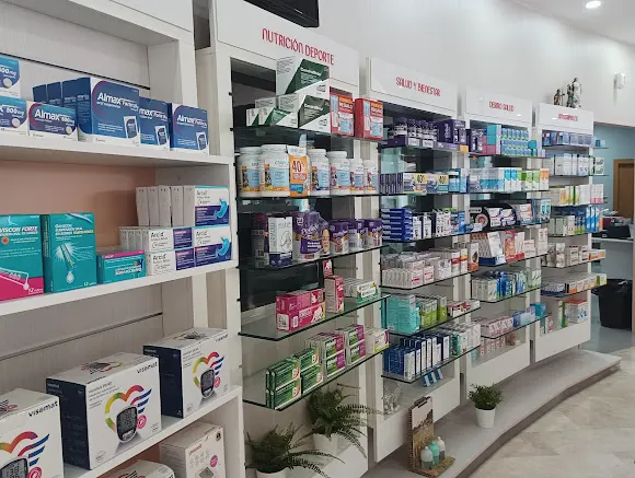 Farmacia La Tejera / Francisco E. Riquelme García