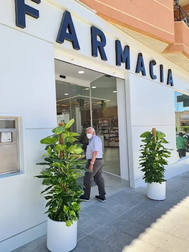 FARMACIA AVENIDA. Licenciado Alberto Sánchez Polo - Fortuna
