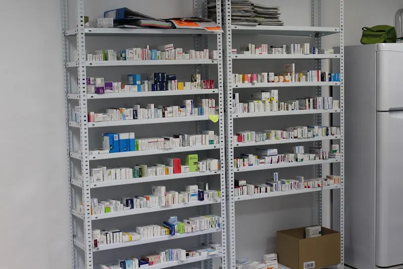 Botiquín Farmacia Atzavares Parafarmacia - Farmacia en Elche - foto 3