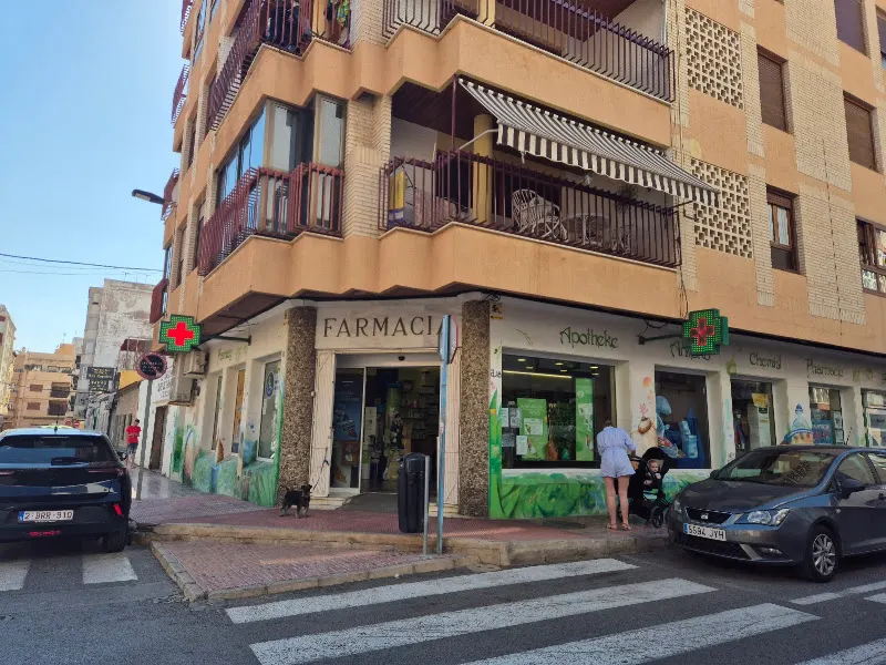 Farmacia las Rocas / Julia Valoria - Farmacia en Torrevieja - foto 2
