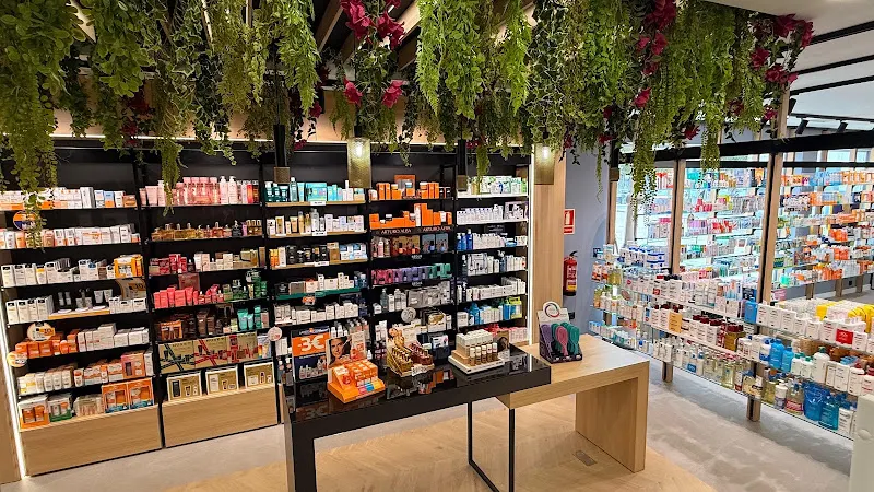 Apotheke - Farmacia Las Garzas - Urbanización