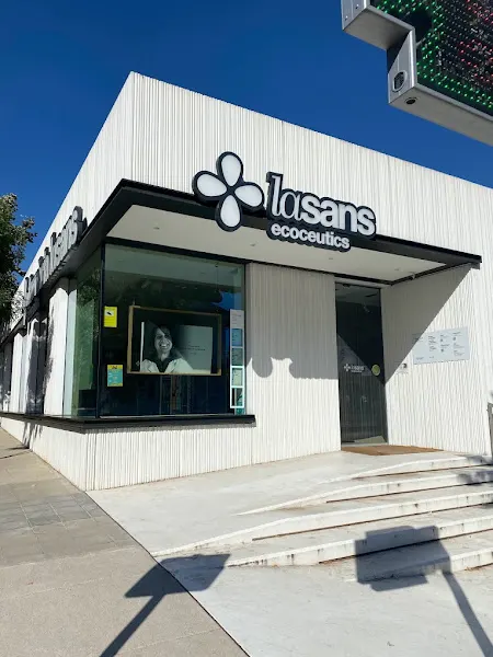 LaSans - Farmacia en Olot - foto 2