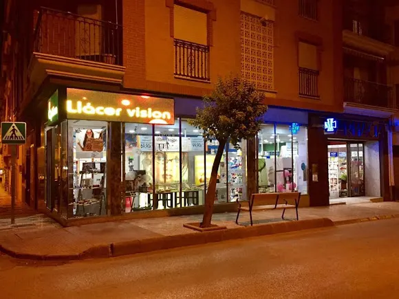FARMACIA Y ÓPTICA LLÁCER