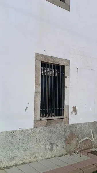Víctor Mayo Lorenzo - Farmacia en Pola de Gordon (La) - foto 2