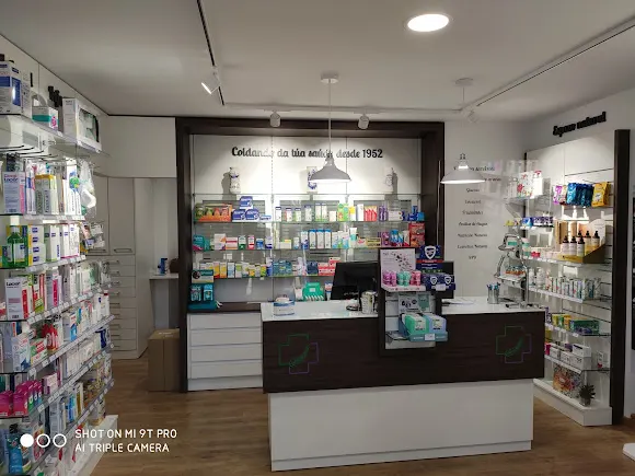 Farmacia Albarellos - Farmacia en Monterrei