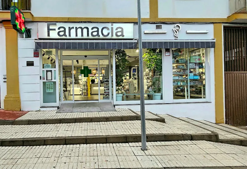 Farmacia CENTRO Guillena Junto al Centro de Salud - Farmacia en Guillena - foto 2