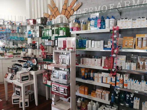Farmacia Santa Ana. Lcda. Marta Elena Cáceres Bercedo