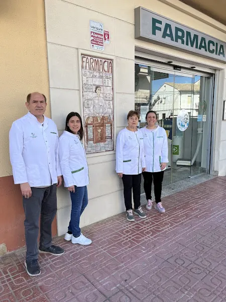 María Jose López Vercher - Farmacia en Genoves - foto 2