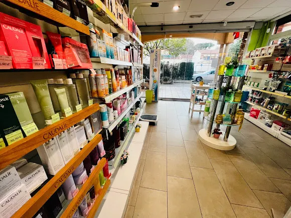 Farmacia Montse Trullols - Farmacia en Llica dAmunt