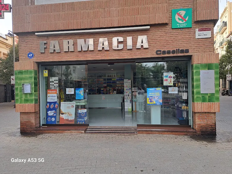 Farmacia Casellas Ferrer - Farmacia en Sant Adrià de Besòs - foto 2
