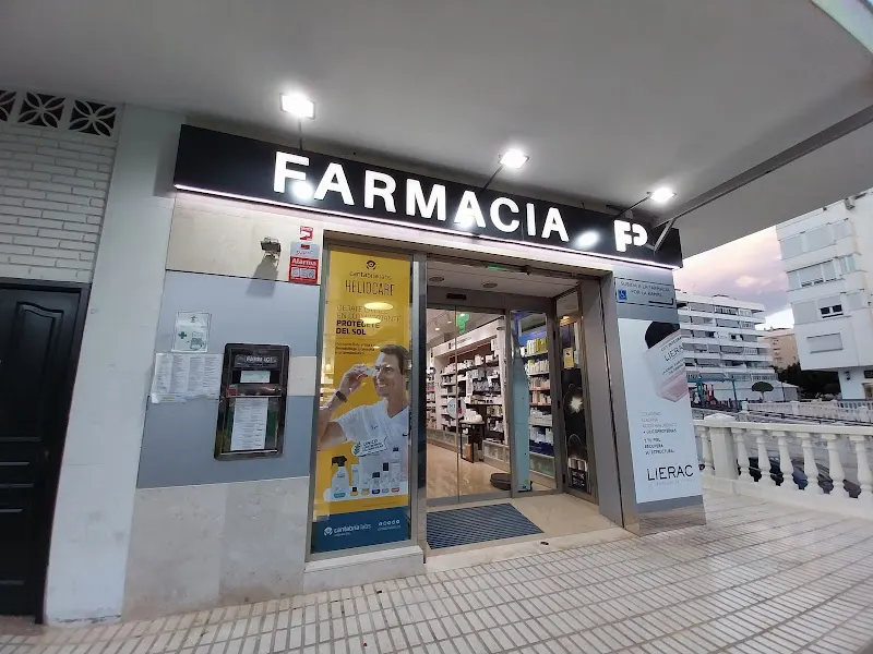 FARMACIA PAREDES - Farmacia en Málaga - foto 2